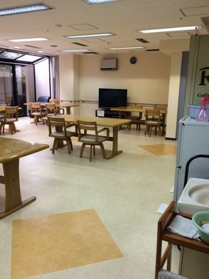 清潔で広々とした食堂
