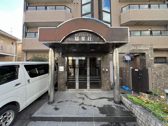 落ち着いた雰囲気の外観