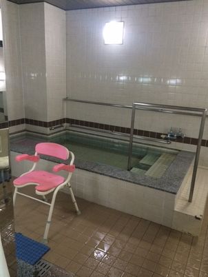 設備整ったケア浴室