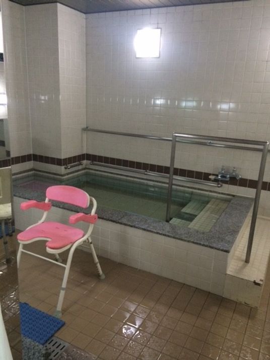 設備整ったケア浴室