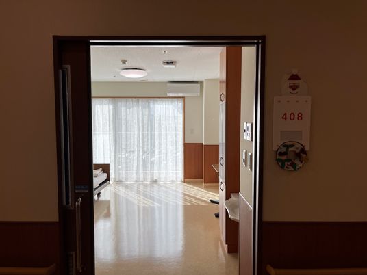 明るい個室の居室