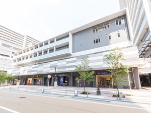 モダンな建物の外観