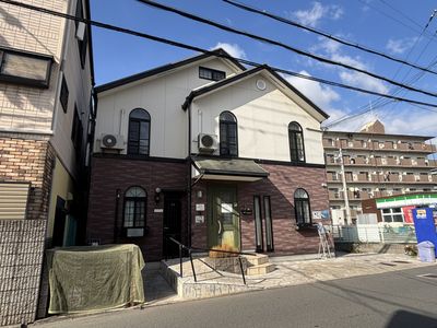 温かみのある建物の外観
