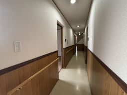 幅広い廊下