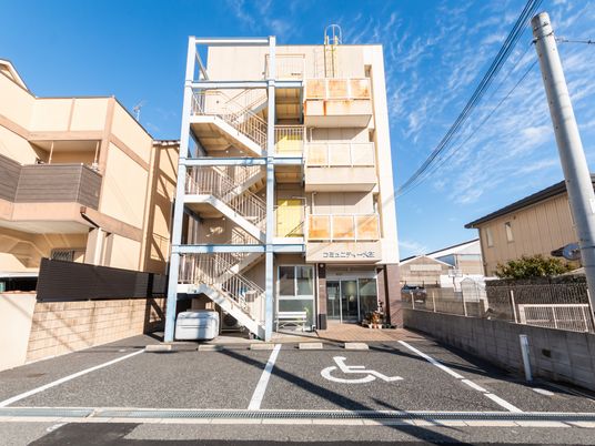 駐車場付き外観