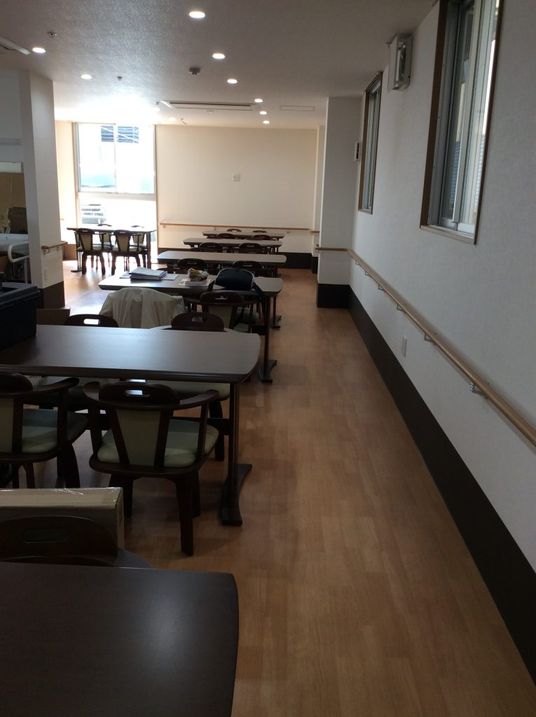 清潔感のある食堂の風景