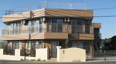 二階建ての建物外観