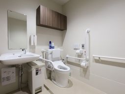 バリアフリー設計のトイレ