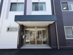 清潔な施設のエントランス