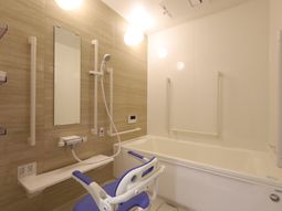 バリアフリーの洗面浴室