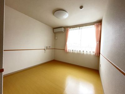 広々とした居室の空間