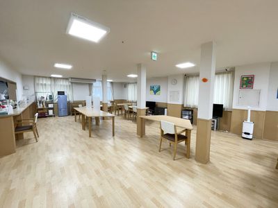 広々とした共有ダイニング