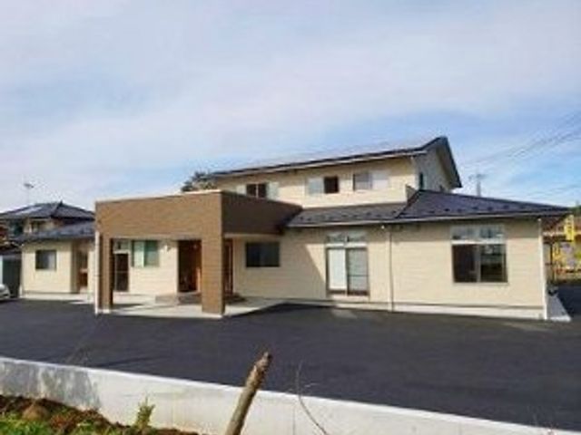 広い施設の外観 外観 広々とした敷地の建物です。落ち着いた雰囲気で、快適に過ごせる環境が整っています。