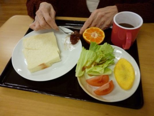 食事サポートの手元の光景