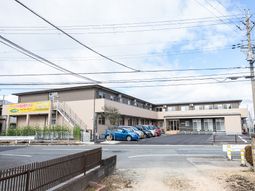 ゆったりとした建物の外観