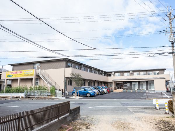 ゆったりとした建物の外観