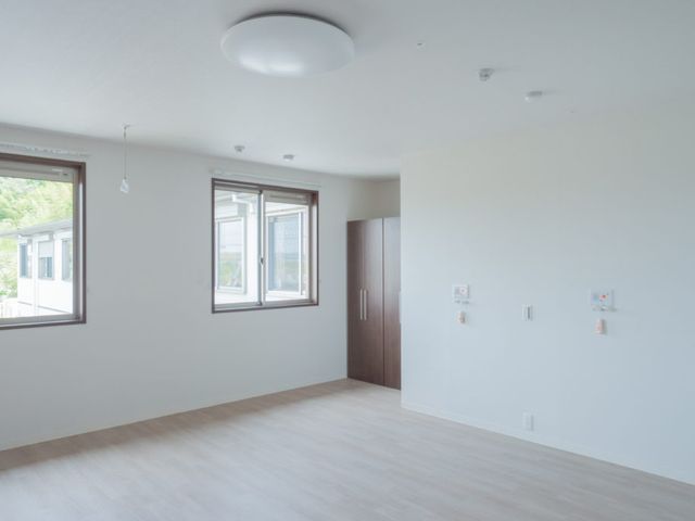 自然光が入る居室 居室 広々とした明るいお部屋です。自然光が差し込み、快適に過ごせます。