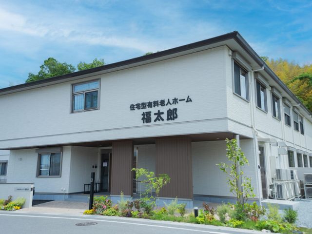 寮風の外観 外観 緑に囲まれた落ち着いた環境で、自然と調和した設計になっています。