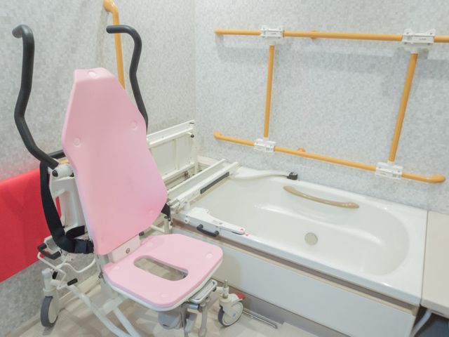 身体支援向け浴室 浴室 専用設備が備わる浴室は、介護を必要とする方に適した環境です。安全面も考慮されています。