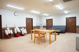 清潔感ある休憩スペース