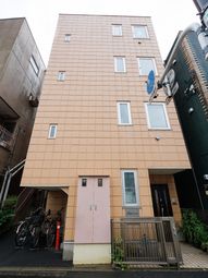 タイル張りの建物外観