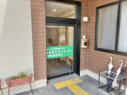 雨よけ付きエントランス  