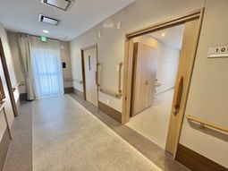 手すり付きの廊下  