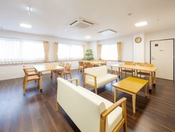 明るいダイニングスペース