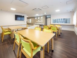 明るい食堂スペース