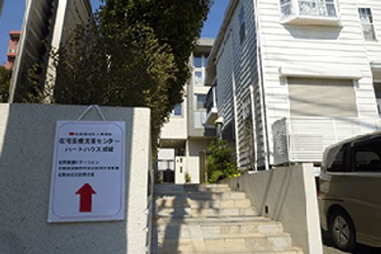 建物入り口の階段