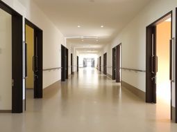 清潔な廊下の光景