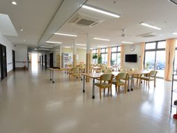 広々と明るいダイニング