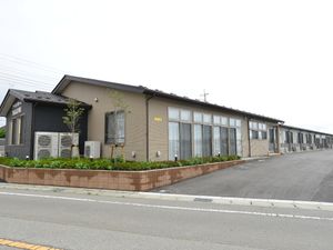 一階建ての施設外観