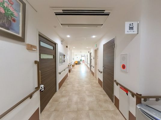 奥行きのある廊下　