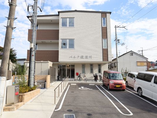 新しい建物の外観