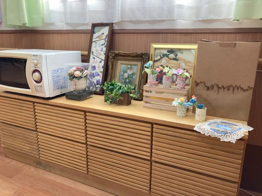 居室の棚と日用品