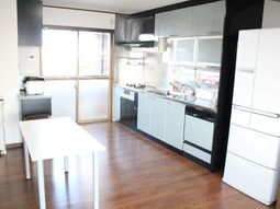 明るいキッチン空間