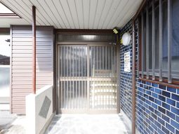 玄関付近の静かな通路