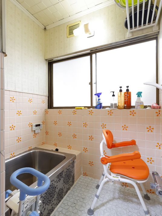 手すり付き洗面化粧台