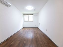 広々とした明るい居室