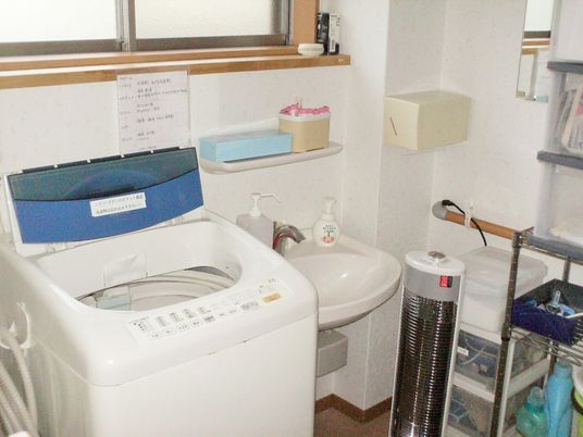 整理された共用洗濯スペース
