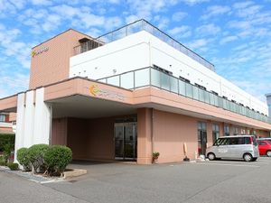 明るい建物の外観  