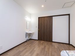 シンプルな居室の一角