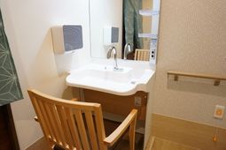 手すり付き洗面台