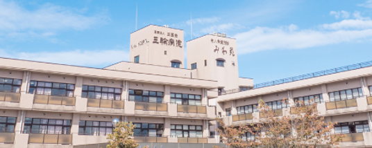 広々とした外観の建物