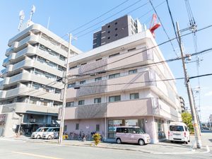複数階建ての建物外観