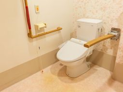 手すり付きトイレ