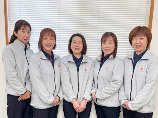 スタッフ5人の集合  