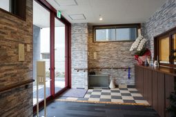 エントランスの落ち着いた風景