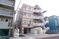 明るい外観の建物
